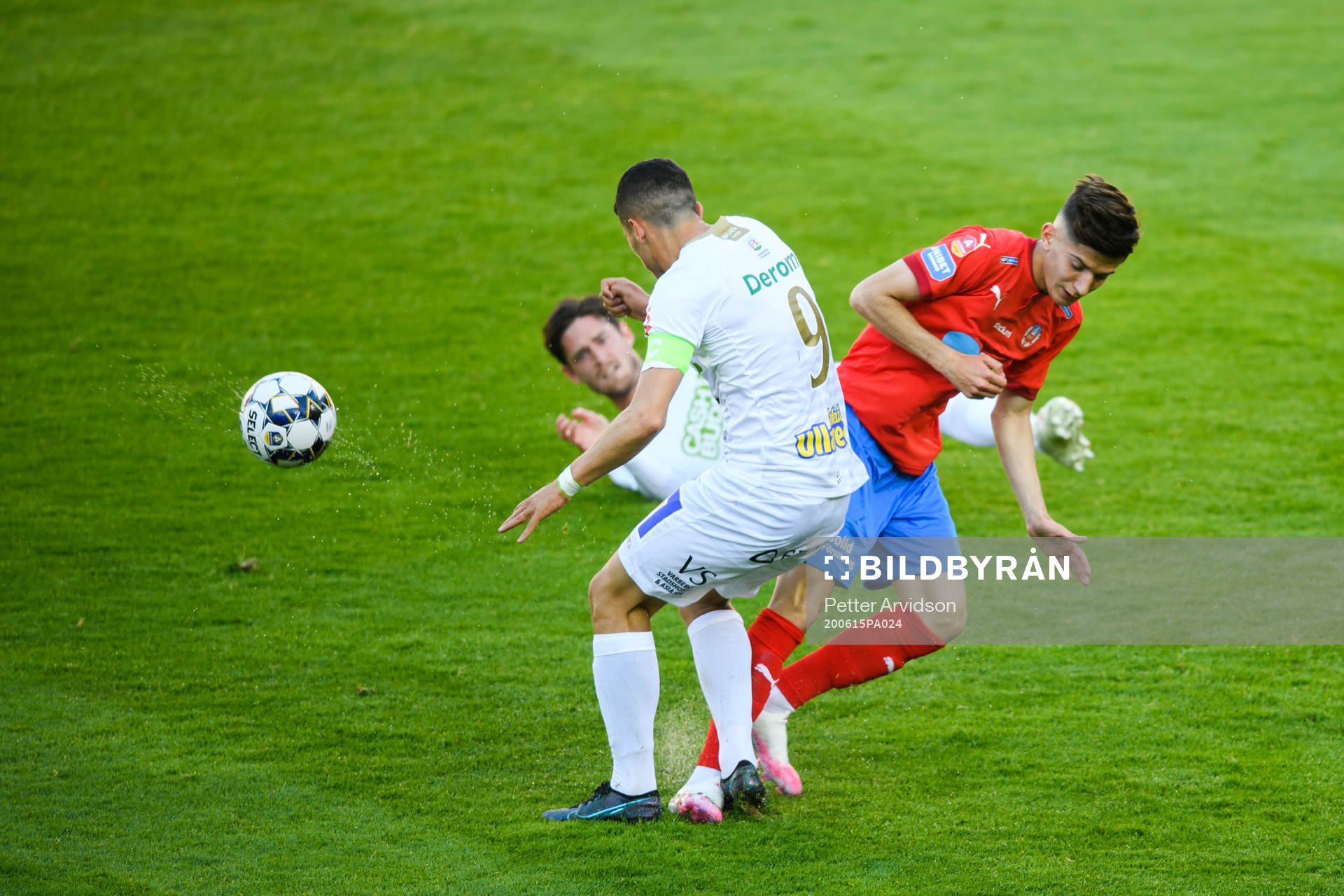 Helsingborgs Armin Gigovic och Varbergs Astrit Seljmani