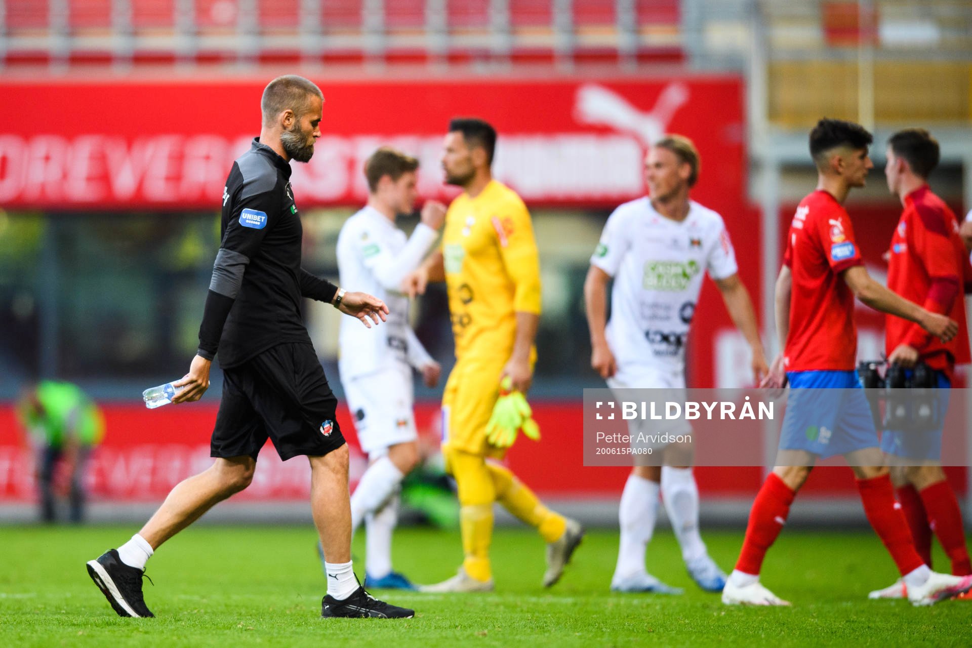 Helsingborgs tränare Olof Mellberg deppar
