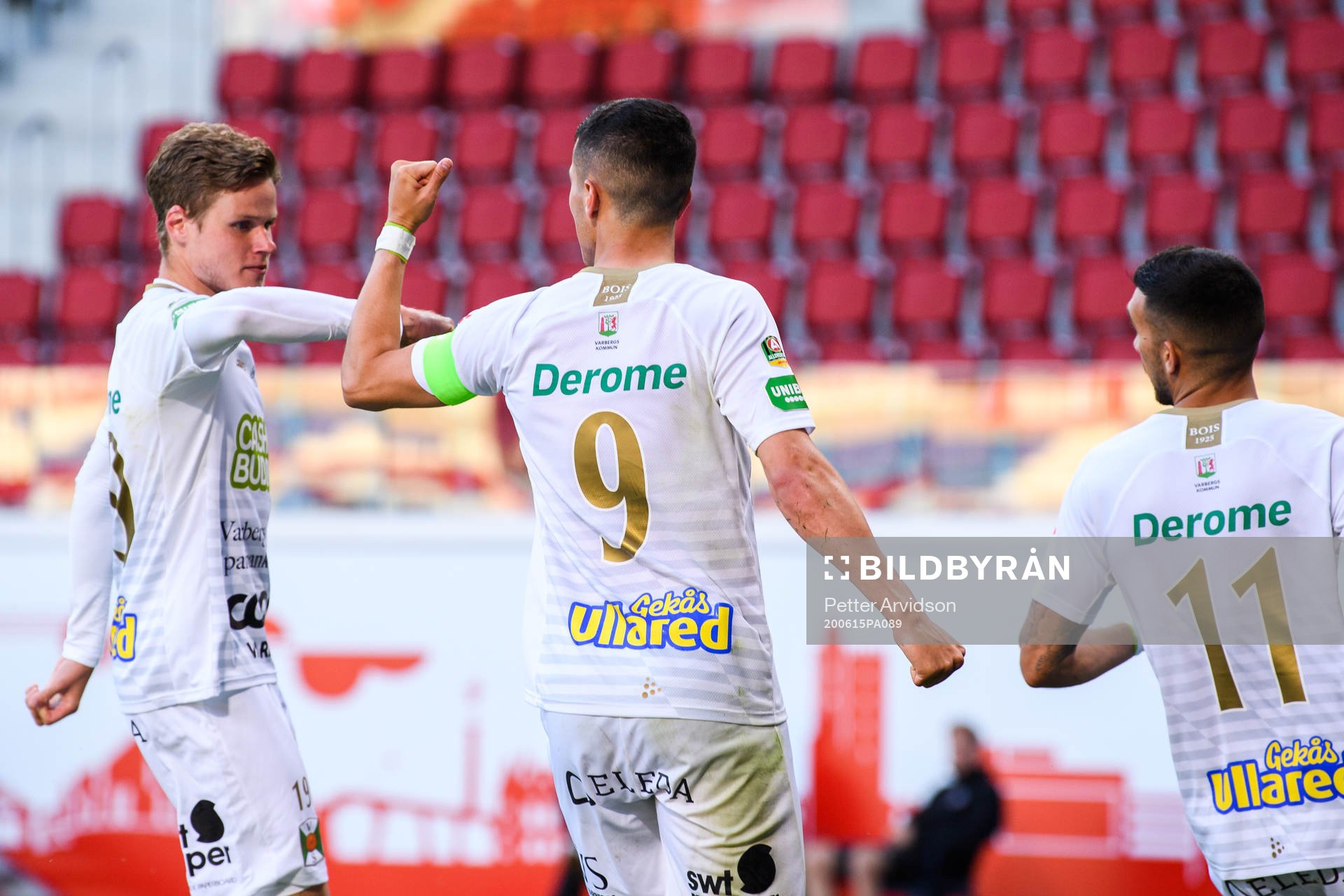 Varbergs Gustav Norlin och Astrit Seljmani jublar