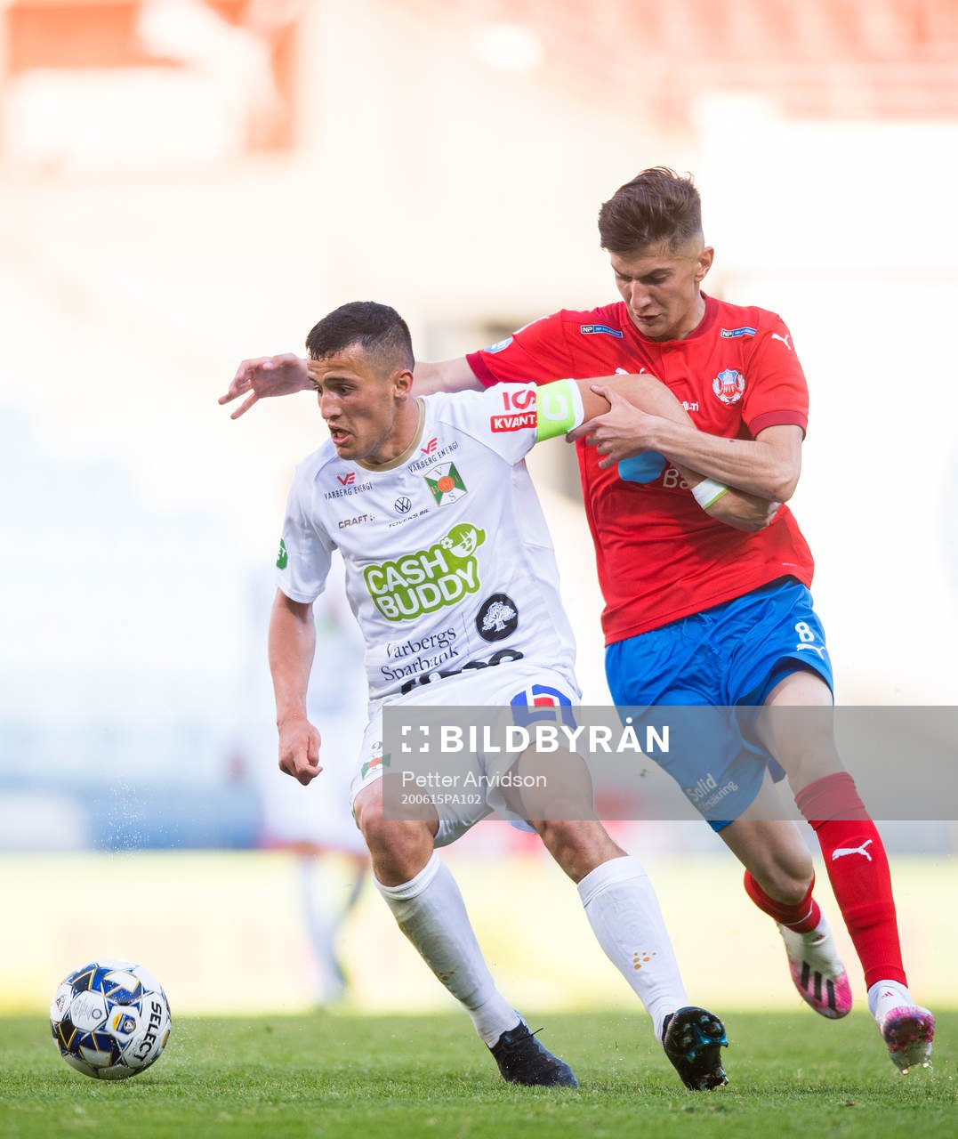 Varbergs Astrit Seljmani och Helsingborgs Armin Gigovic