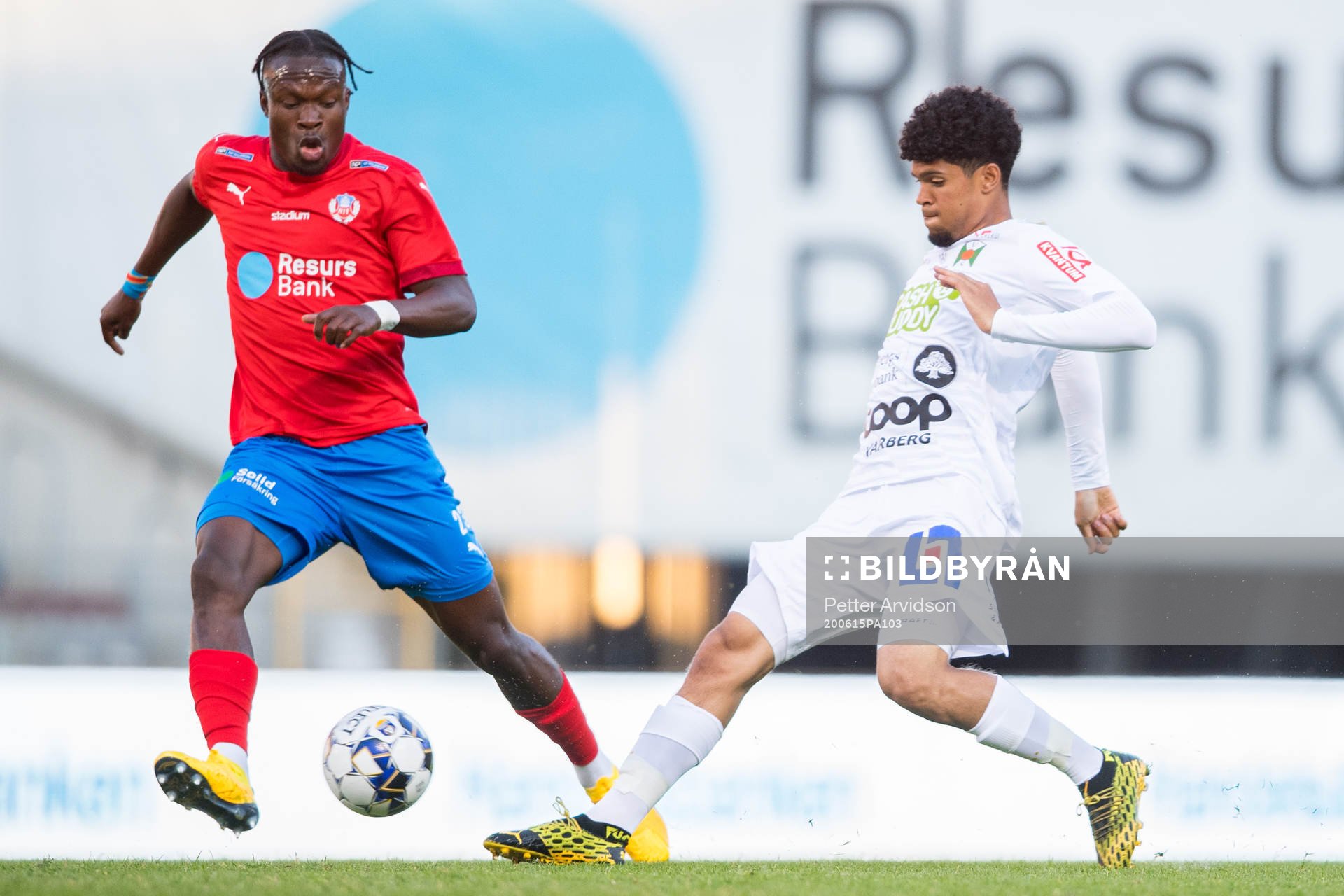 Helsingborgs Noel Mbo och Varbergs Luke Le Roux