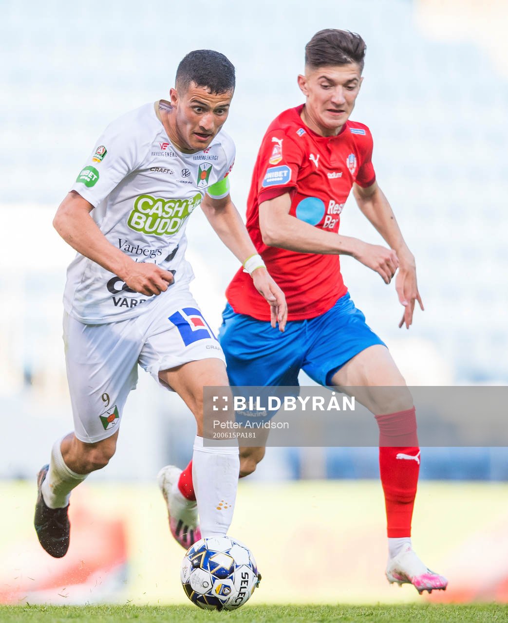 Varbergs Astrit Seljmani och Helsingborgs Armin Gigovic