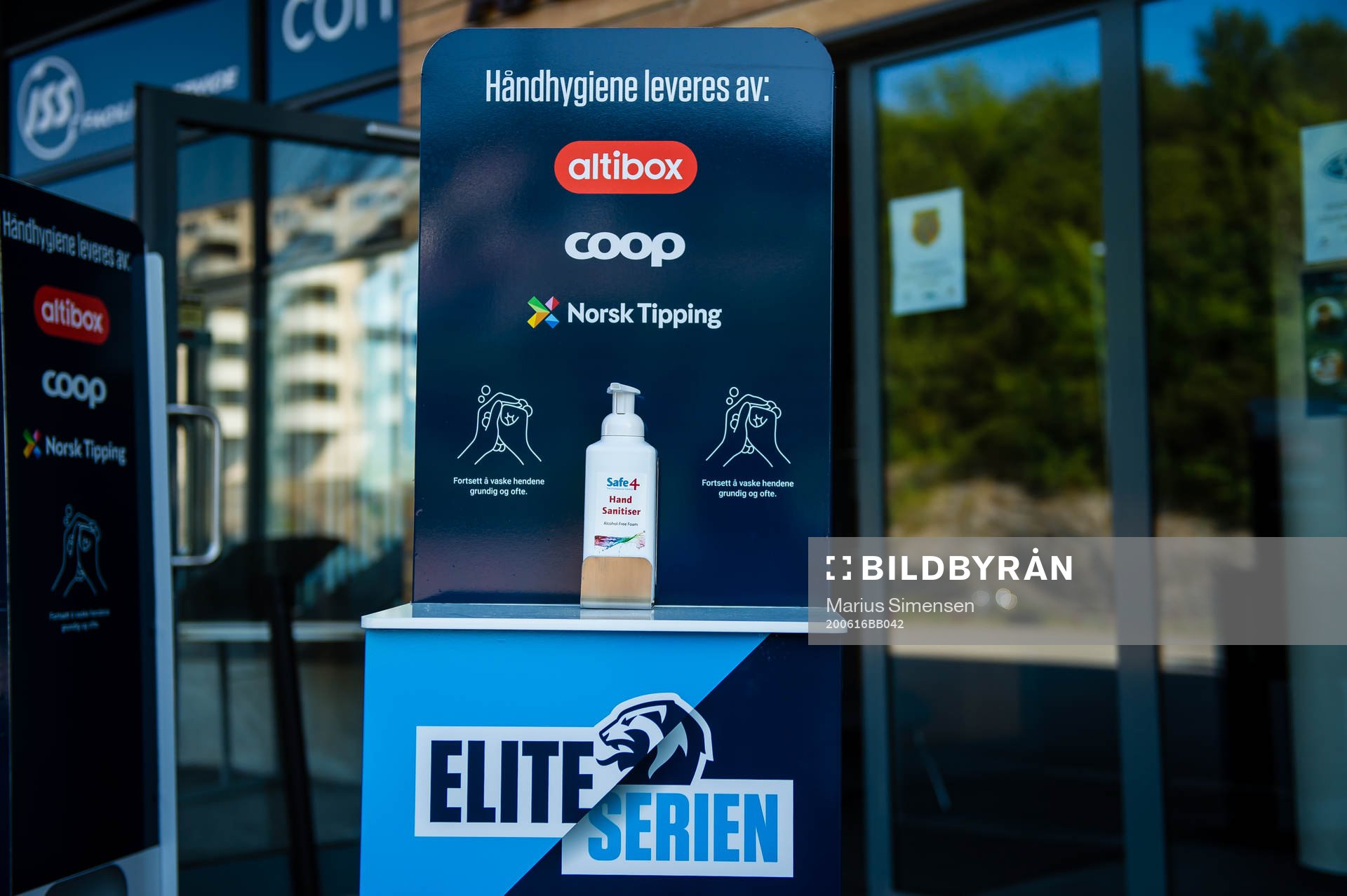 Antibac hand gel pump Bottle outside Color Line Stadion