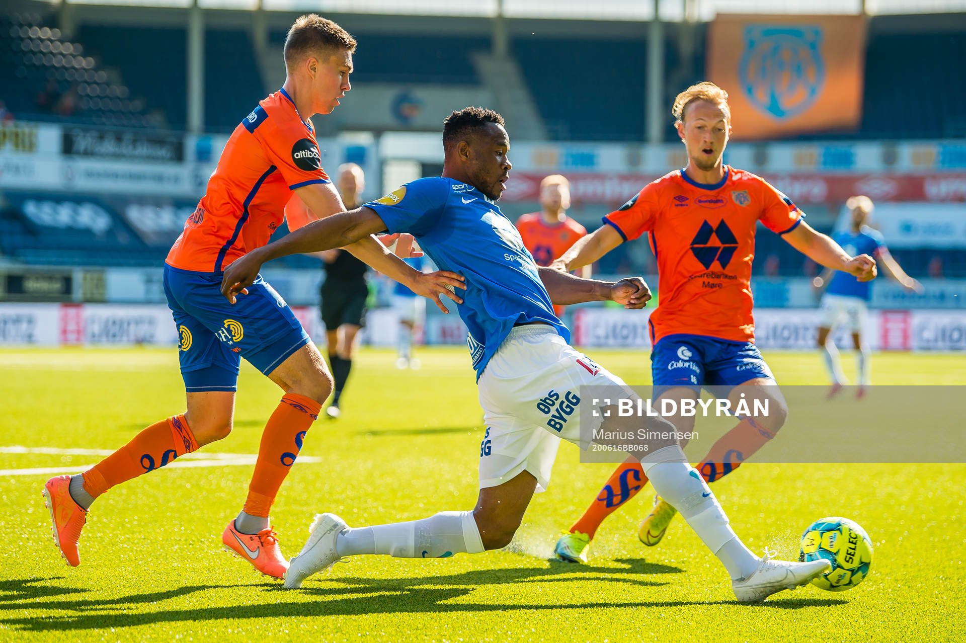 Daniel Leo Gretarsson Schmidt of Aalesund and Leke Samson
