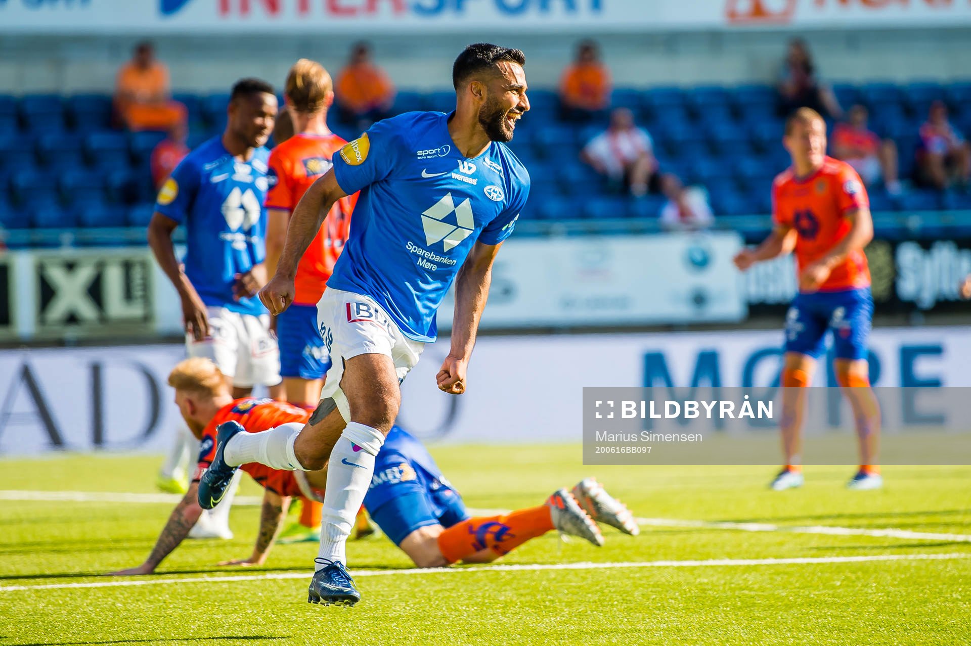 Etzaz Muzafar Hussain of Molde celebrates