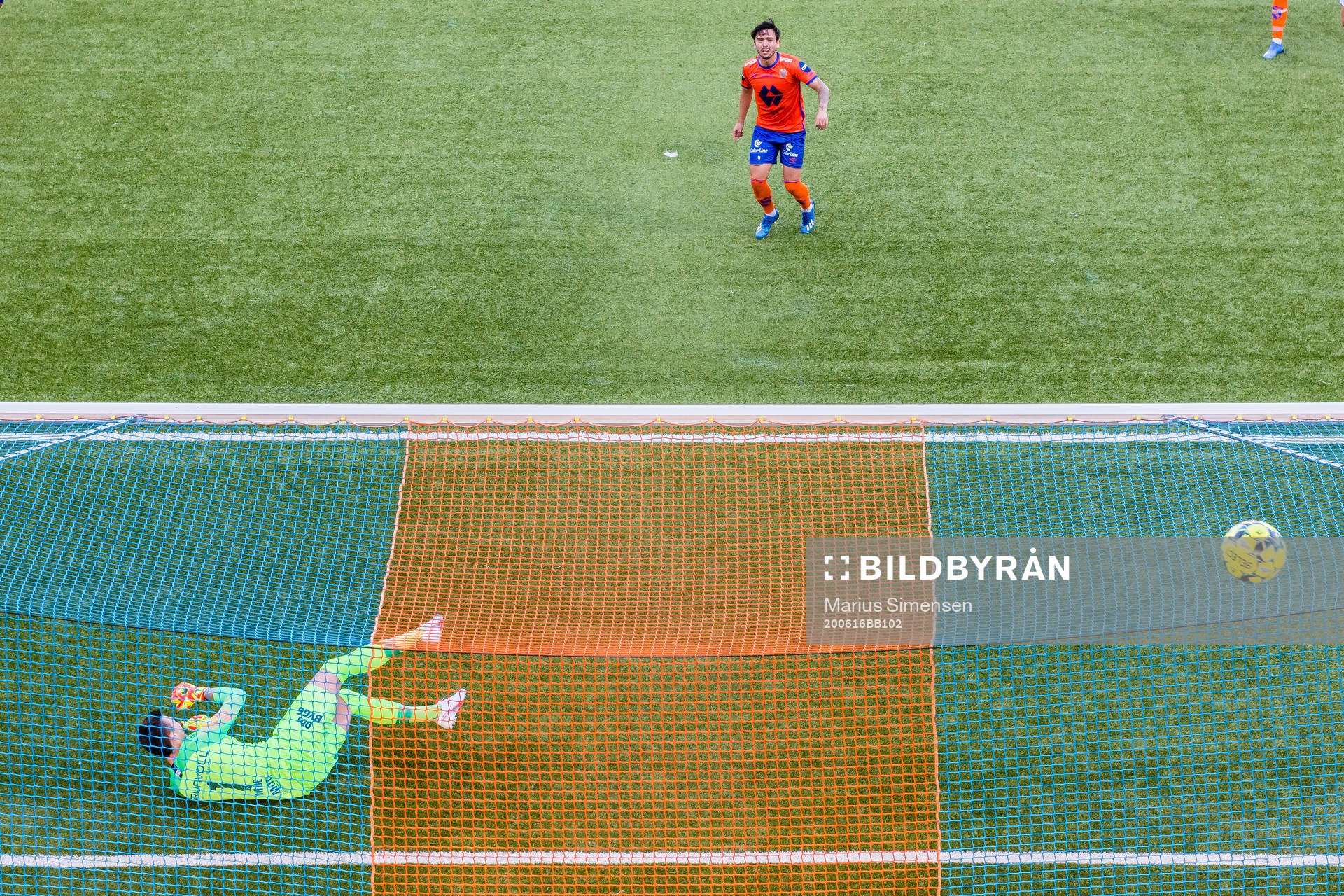 Niklas Fernando Nygaard Castro of Aalesund missing a chance
