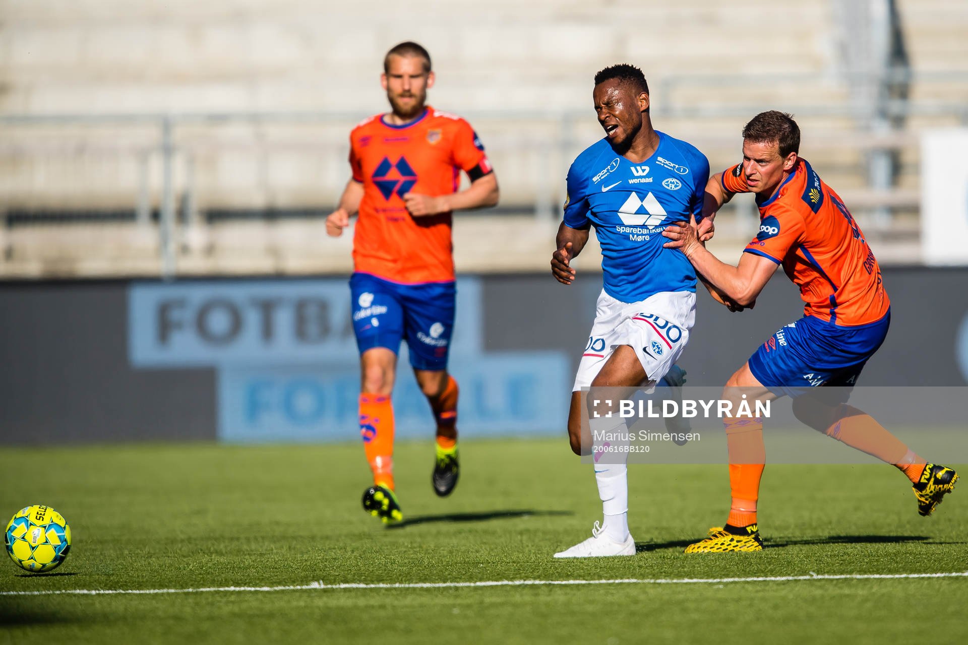 Leke Samson James of Molde and Jonas Grønner of Aalesund