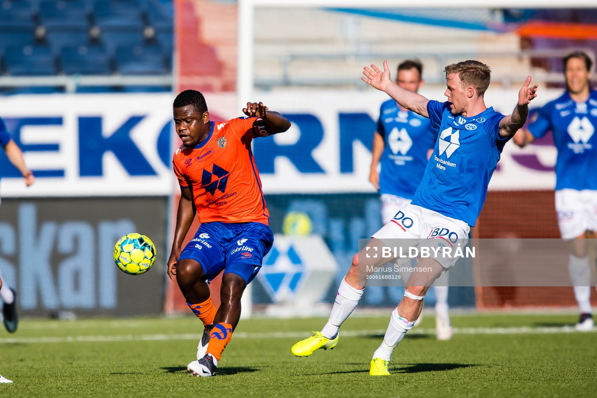 Izunna Arnest Uzochukwu of Aalesund and Erling Knudtzon of
