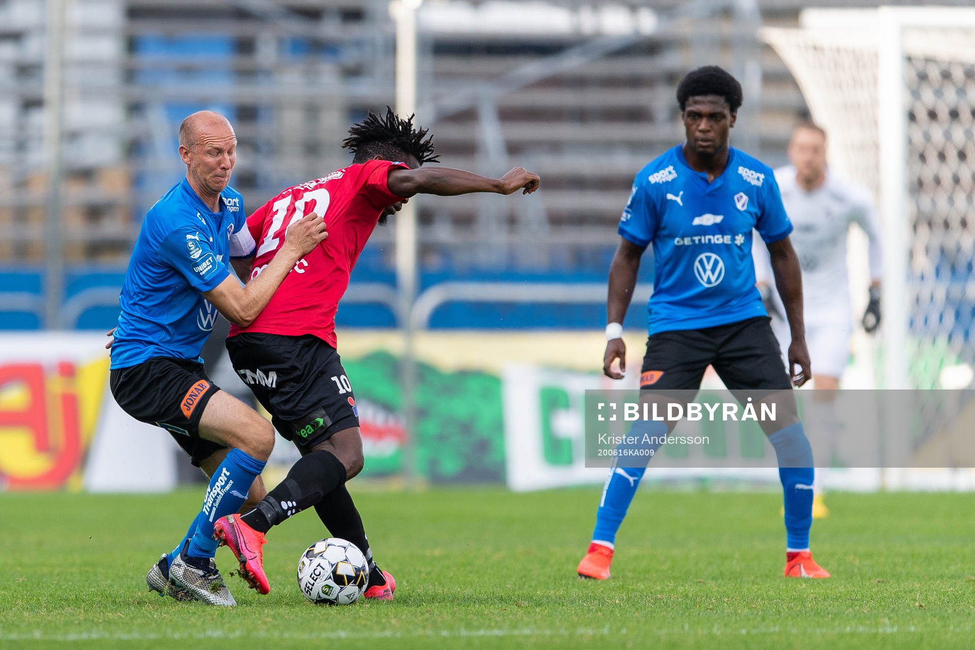 Halmstads Andreas Johansson och Trelleborgs Fatawu Safiu