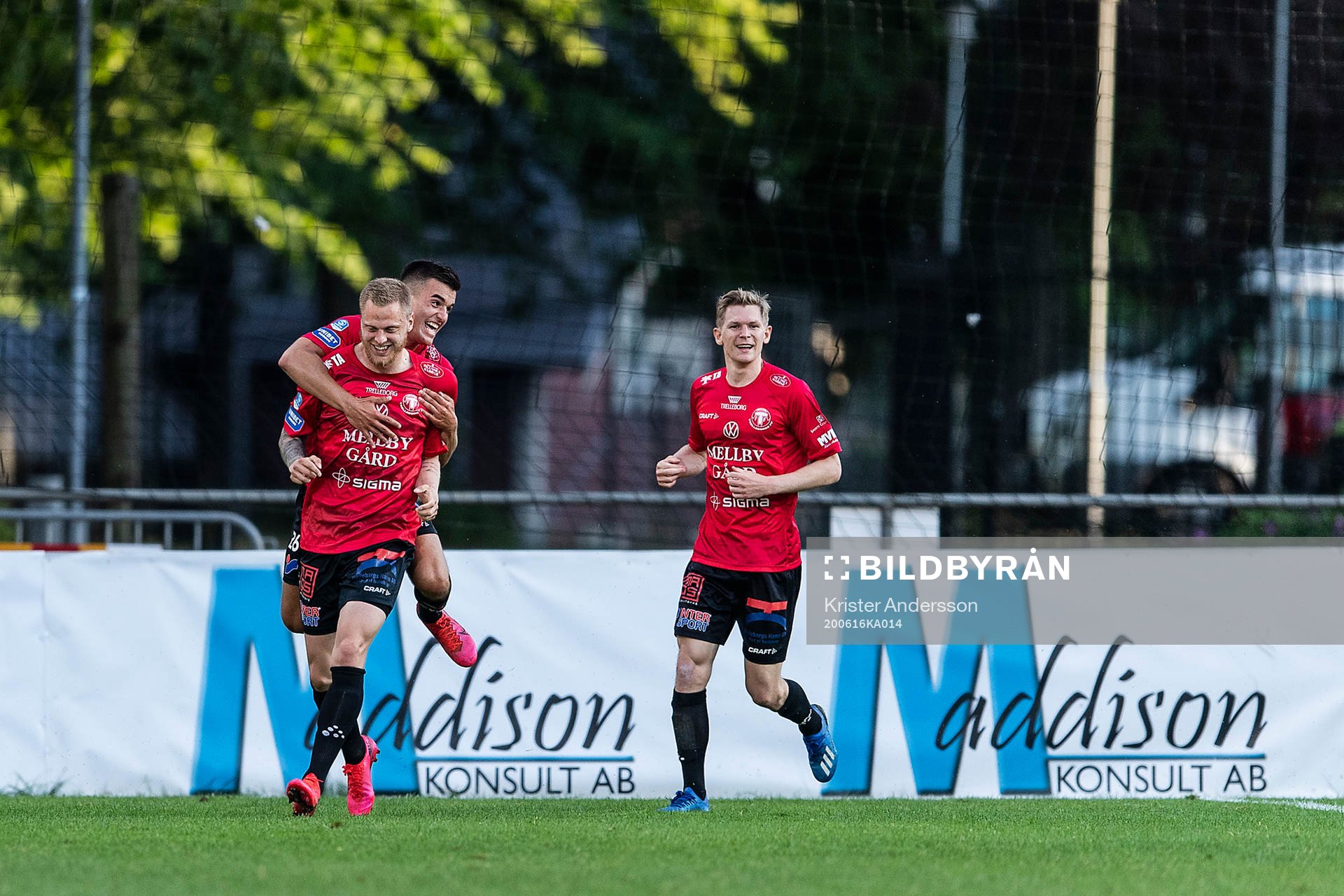 Trelleborgs Mattias Håkansson gör 0-1 och jublar med