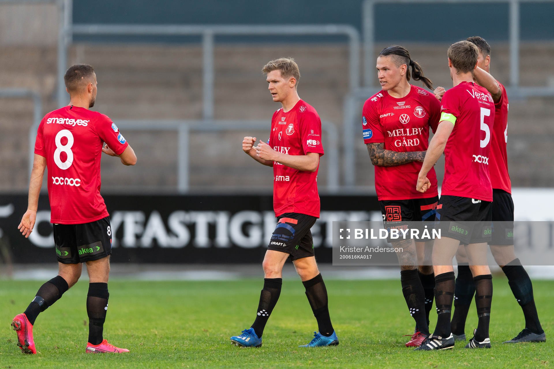 Trelleborgs spelare jublar efter fotbollsmatchen i Superettan  mellan Halmstad och Trelleborg den 16 juni 2020 i Halmstad.