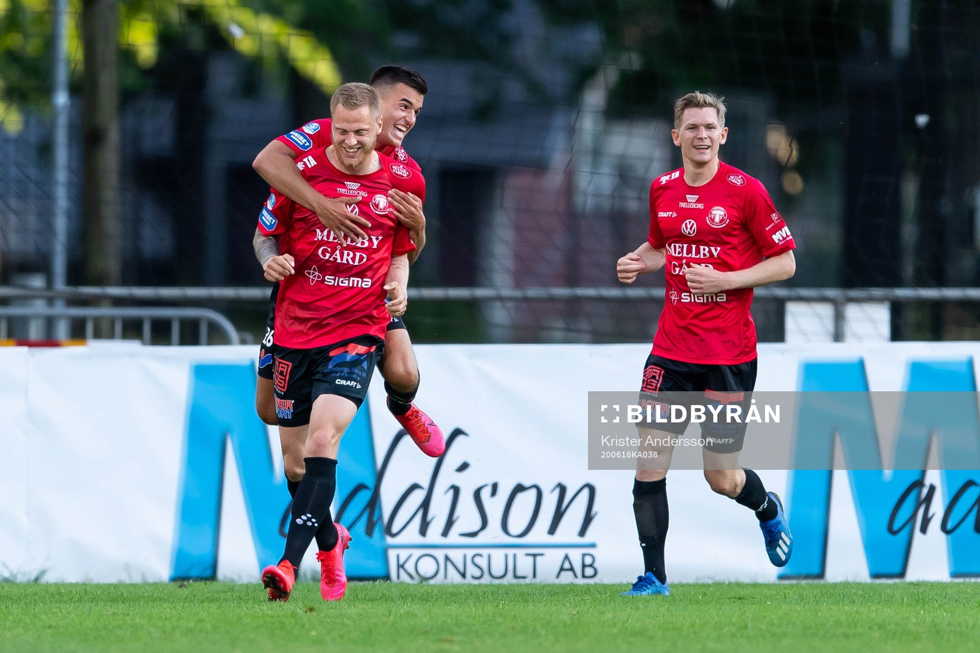 Trelleborgs Mattias Håkansson jublar 1-0