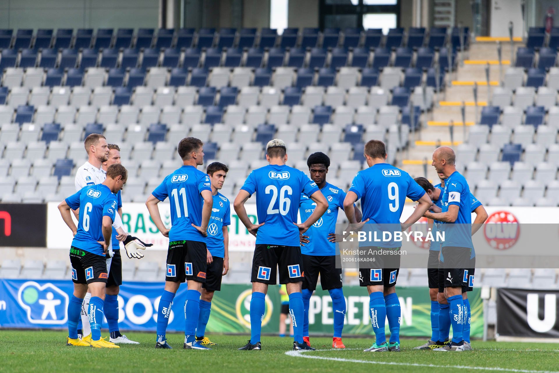 Halmstads spelare samlade före fotbollsmatchen i