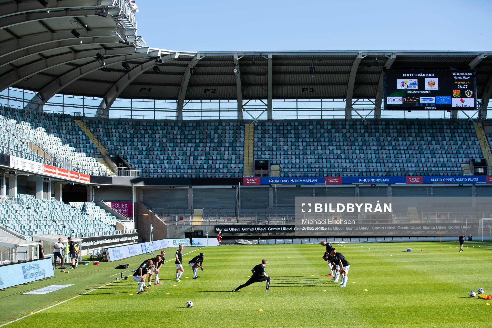 GAIS värmer upp innan fotbollsmatchen i Superettan  mellan