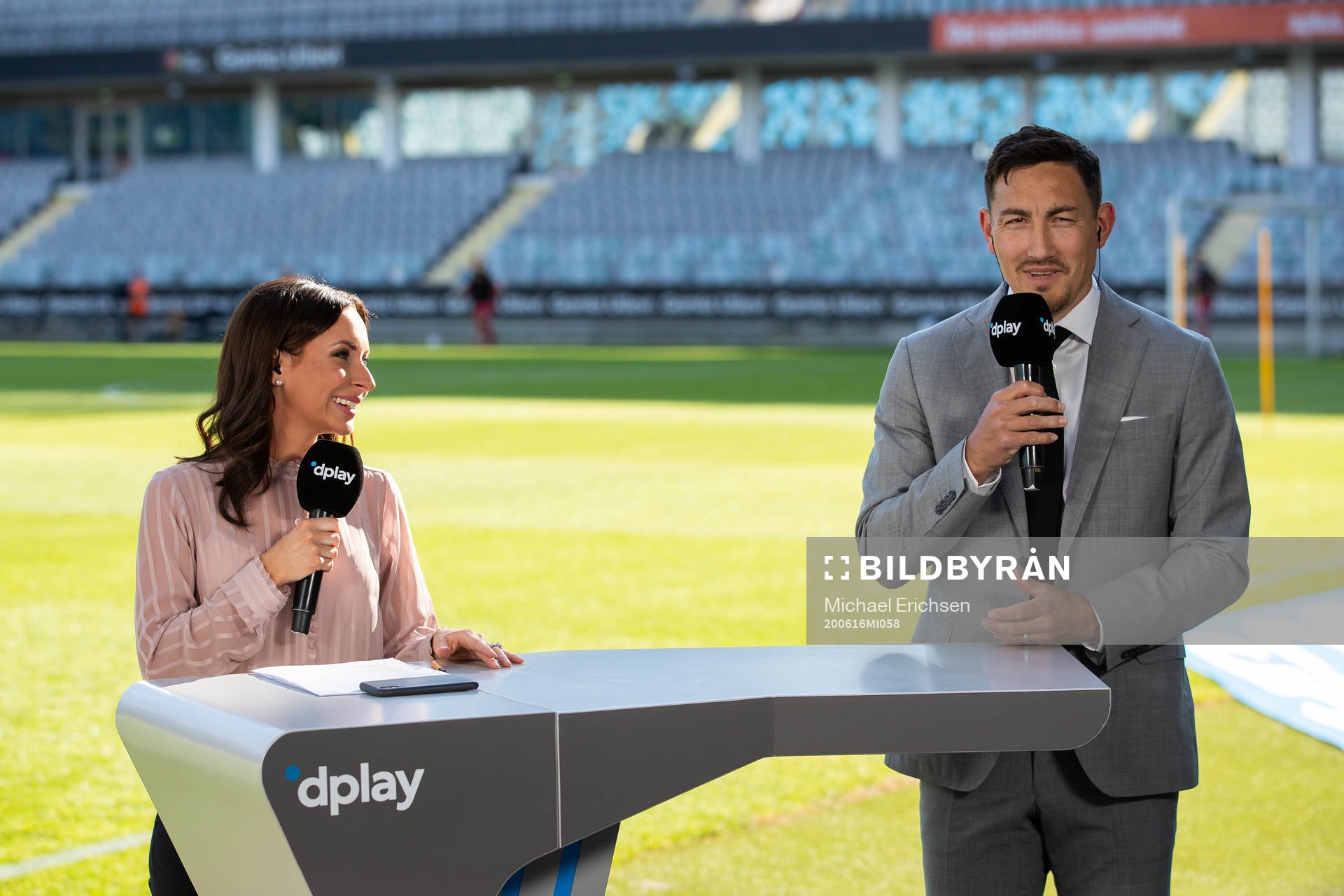 Dplays Camilla Enström och expert Stefan ishizaki innan