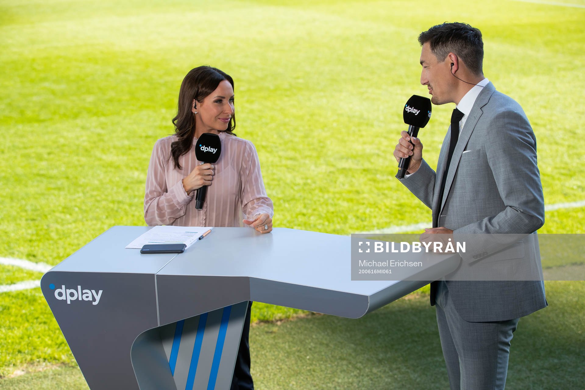 Dplays Camilla Enström och expert Stefan ishizaki innan