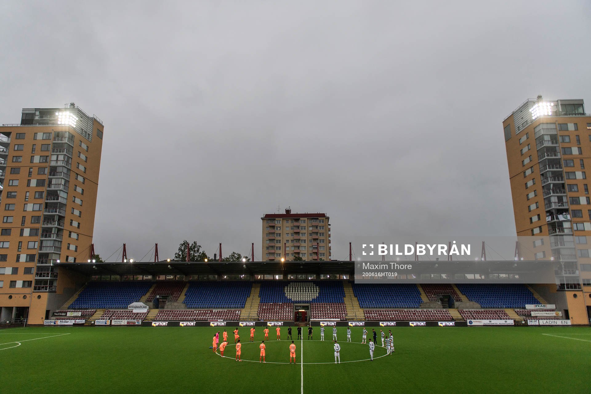 Tyst minut till minnet av de som drabbats av Covid-19
