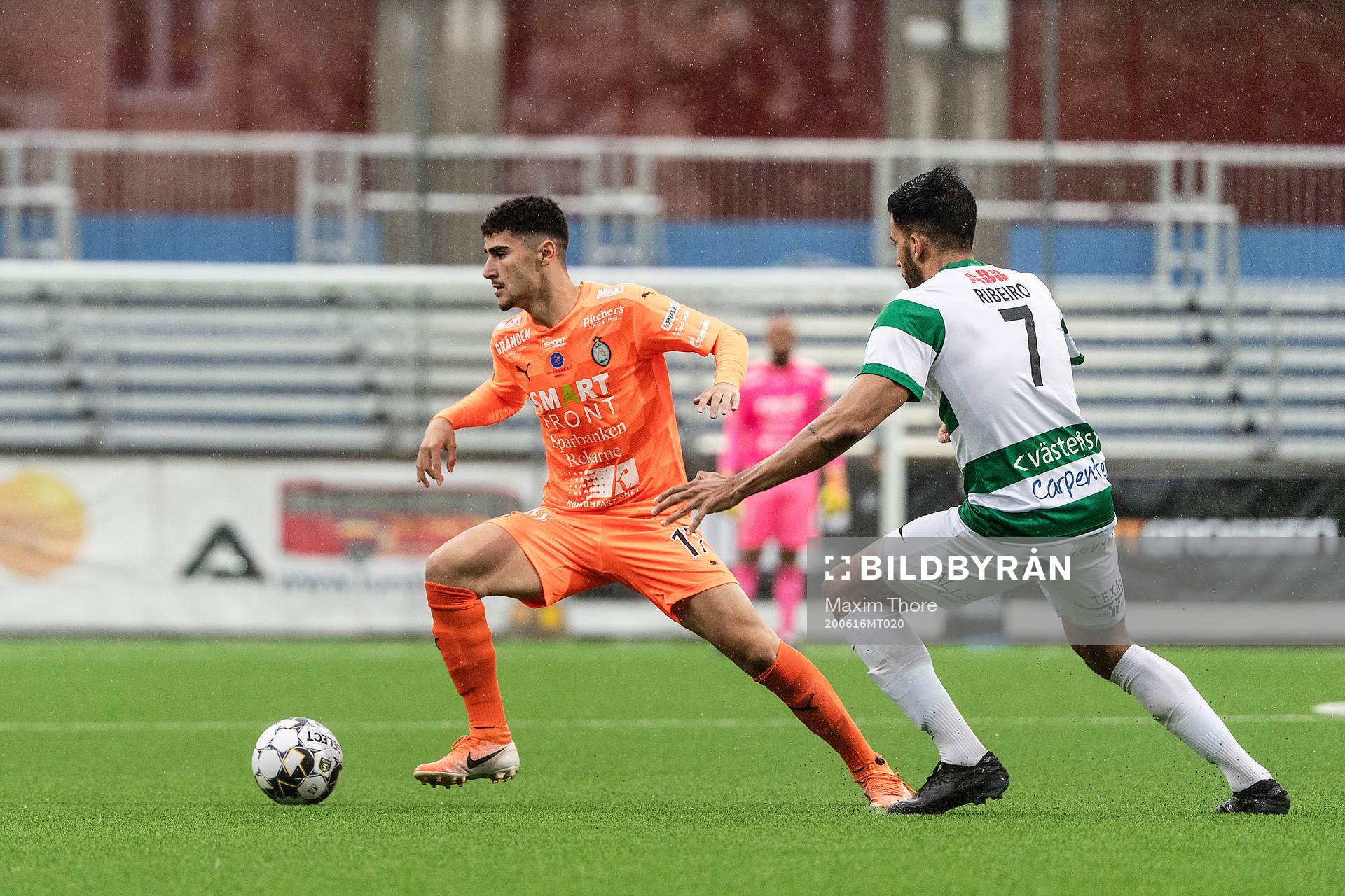 AFC Eskilstunas Ismet Lushaku och Västerås Pedro Ribeiro