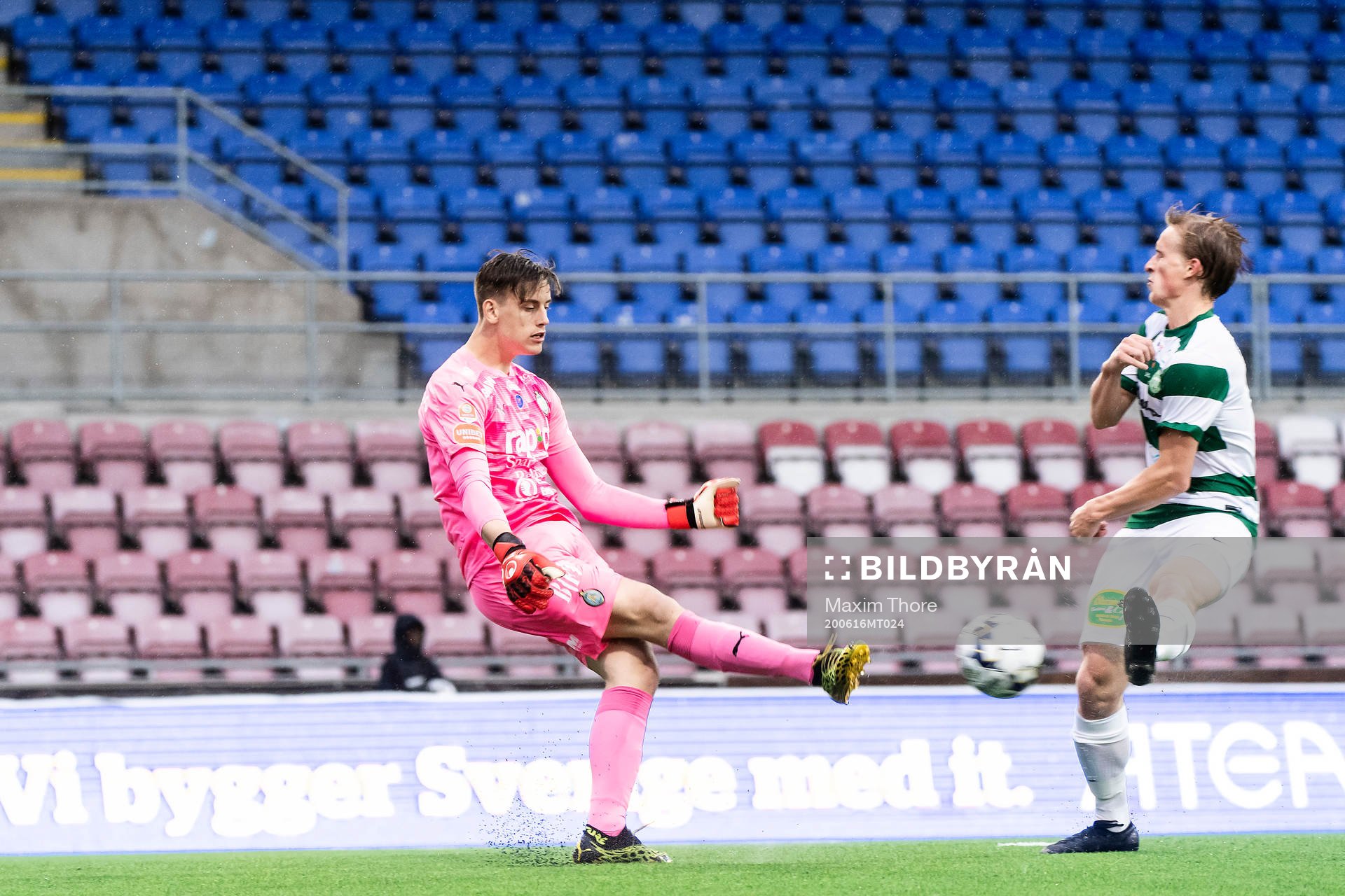 AFC Eskilstunas målvakt Wille Jakobsson Västerås Douglas