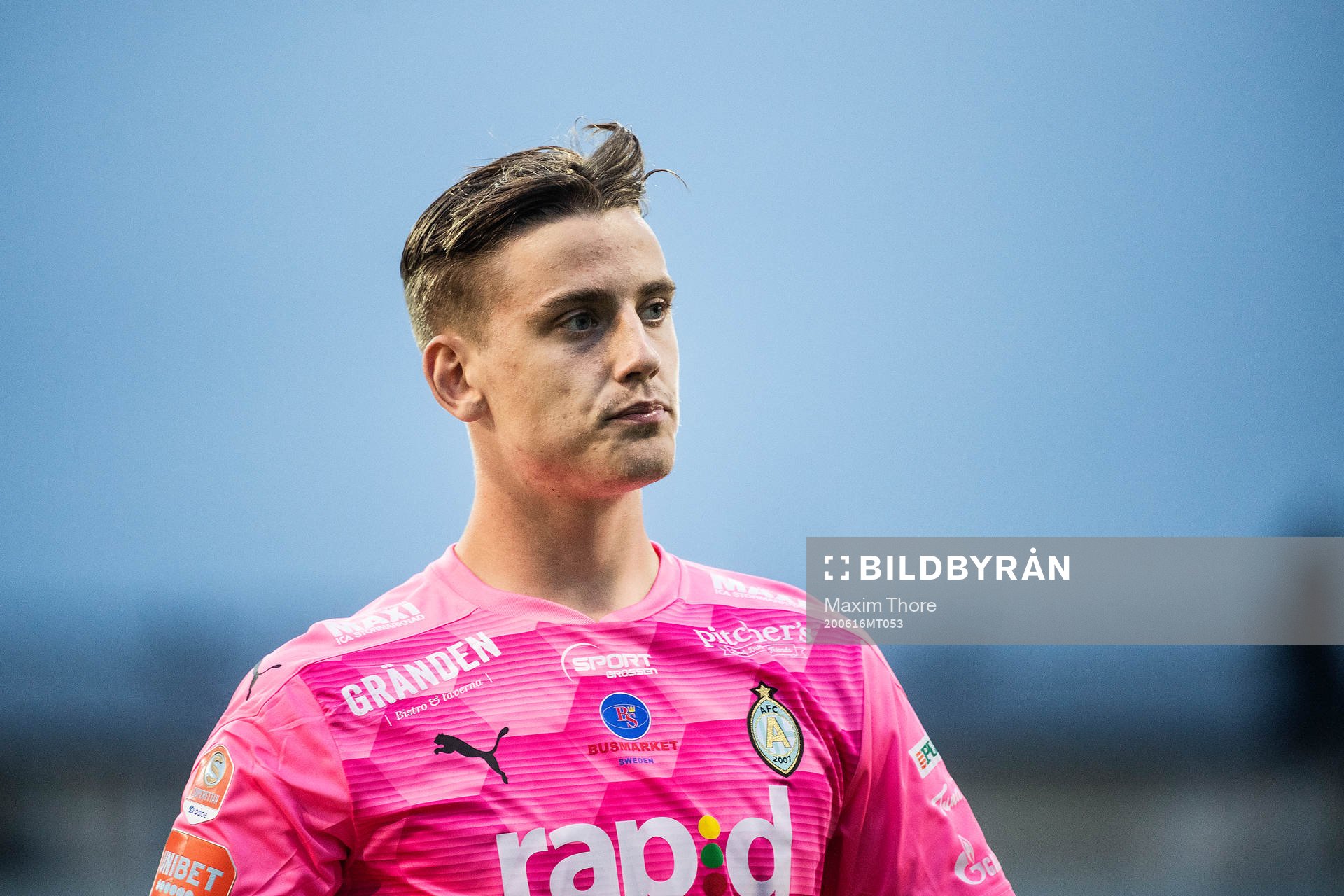 AFC Eskilstunas målvakt Wille Jakobsson deppar