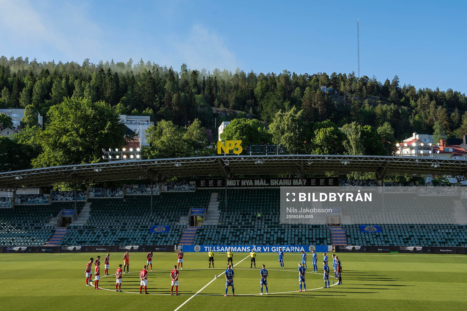 Tyst minut till minnet av de som drabbats av Covid-19