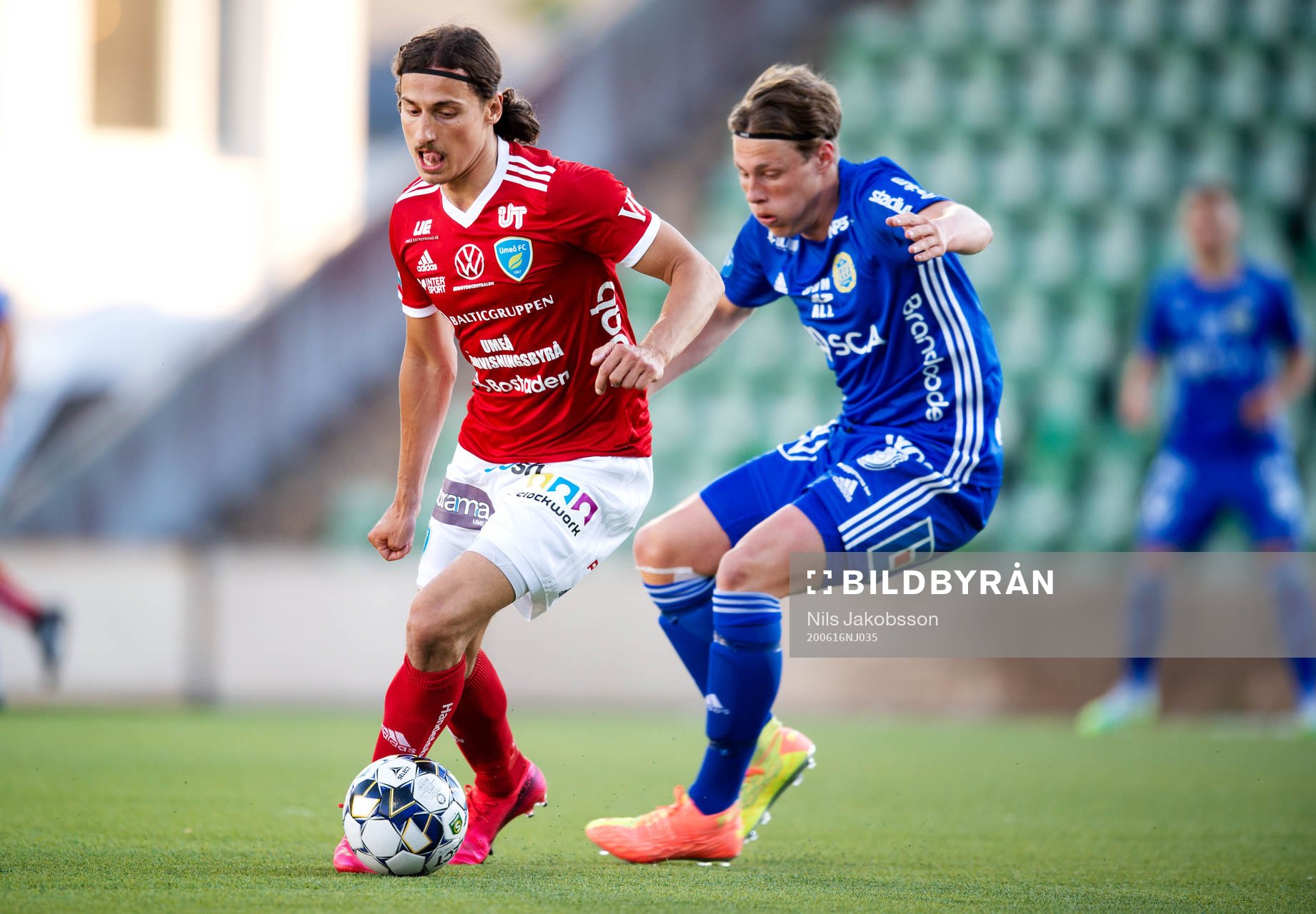 Umeås Enis Ahmetovic och Sundsvalls Jesper Carström