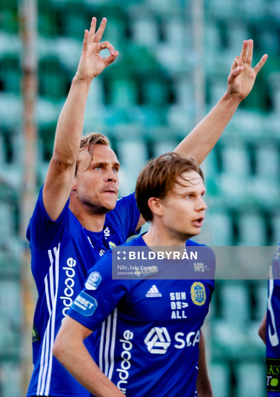 Sundsvalls Pontus Engblom jublar efter att ha gjort 2-1 under fotbollsmatchen i Superettan mellan GIF Sundsvall och Umeå FC den 16 juni 2020 i Sundsvall.