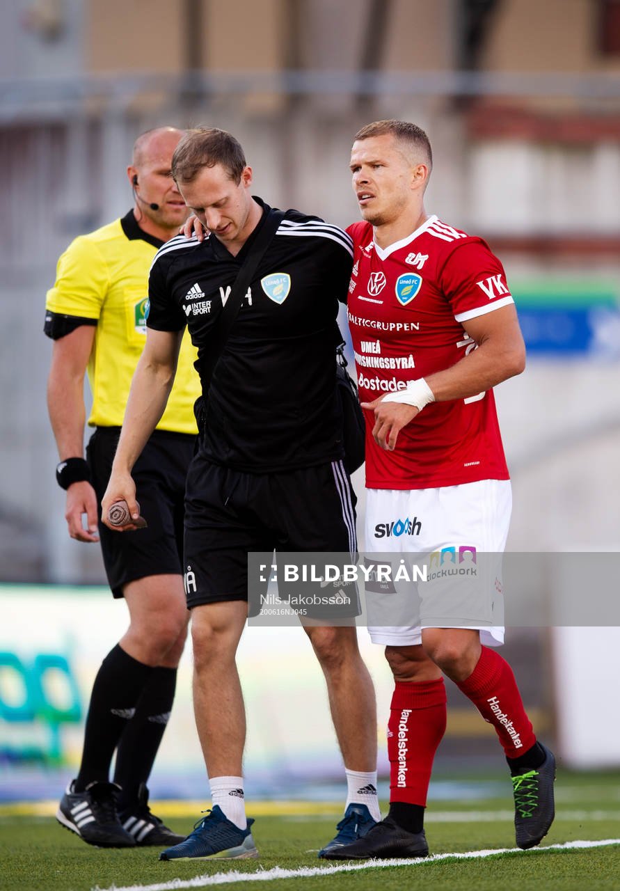 Umeås Bajram Ajeti utgår skadad