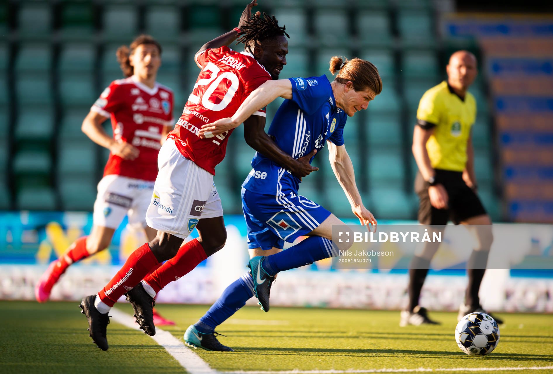 Umeås Emmanuel Yeboah och Sundsvalls Oliver Berg