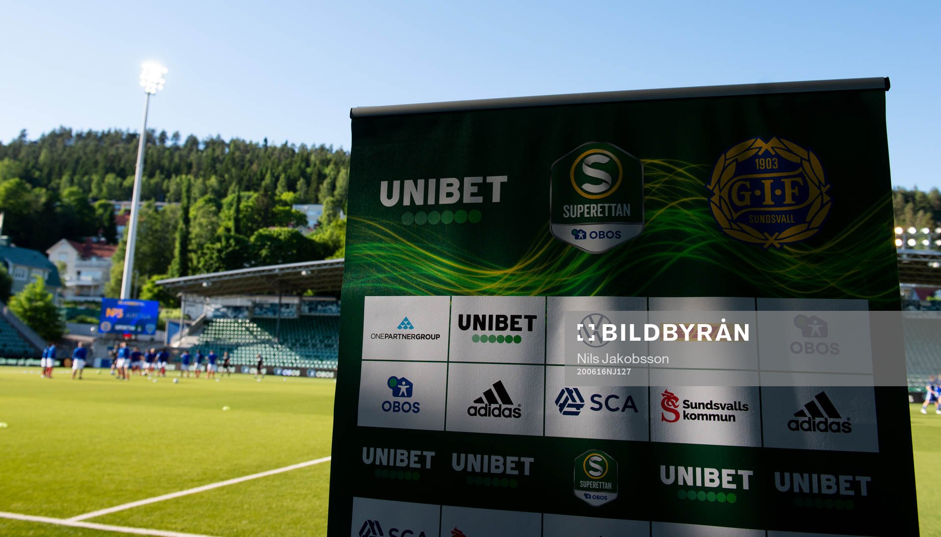 En backdrop innan fotbollsmatchen i Superettan  mellan GIF