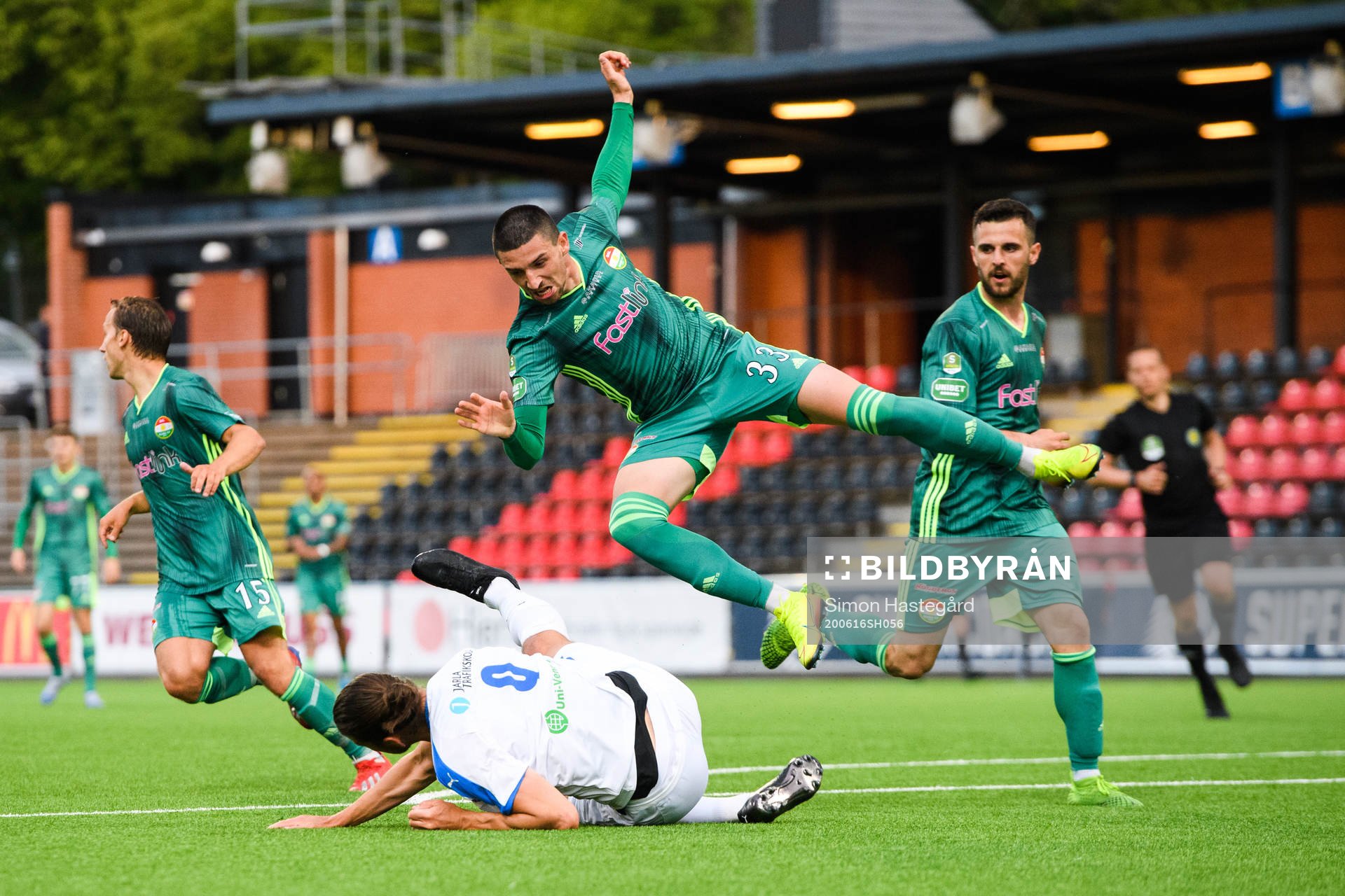 Akropolis Nikola Vasic och Dalkurds Irfan Jasarevicunder fotbollsmatchen i Superettan mellan Akropolis och Dalkurd den 16 juni 2020 i Stockholm.