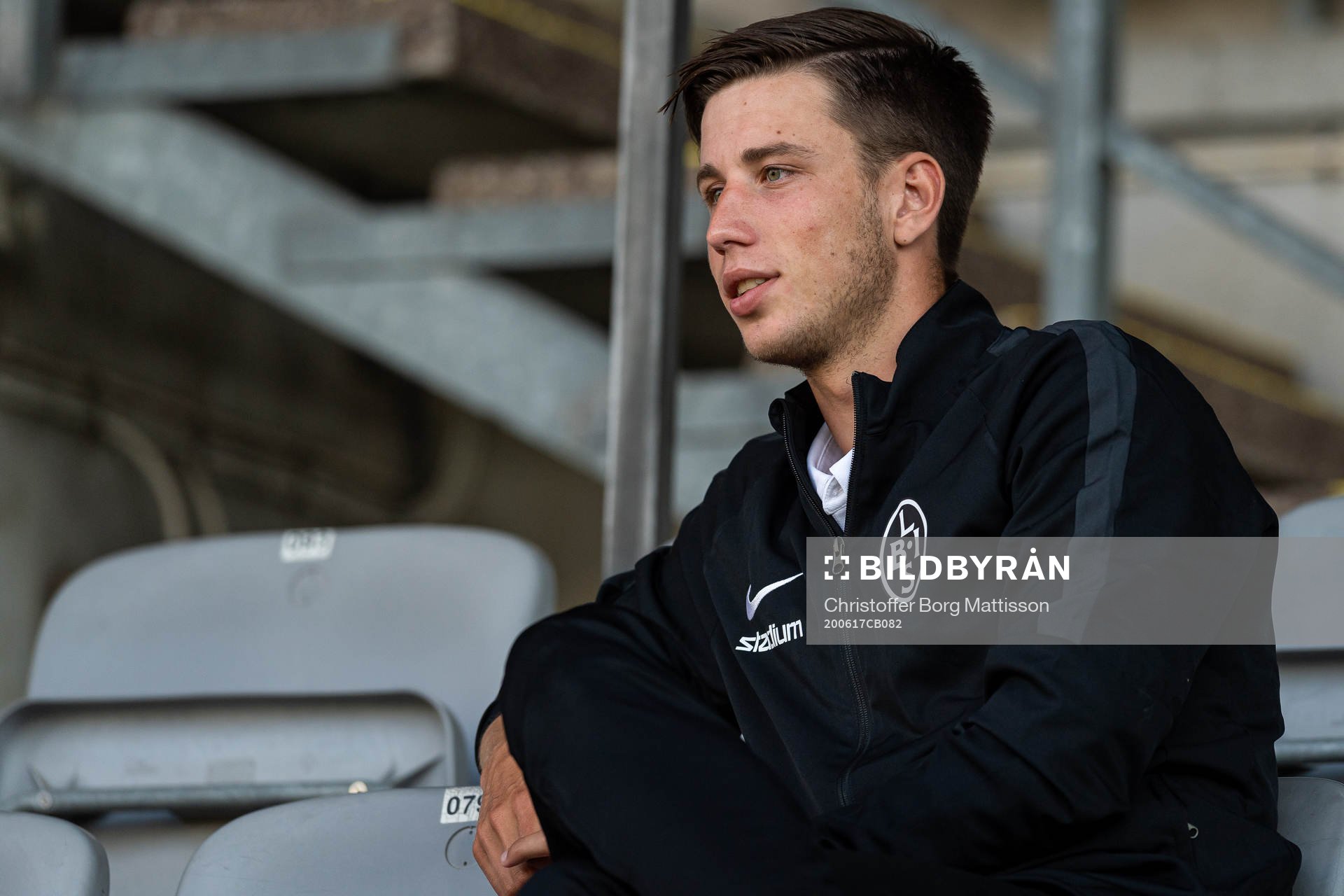 Landskronas Filip Olsson sitter på läktaren