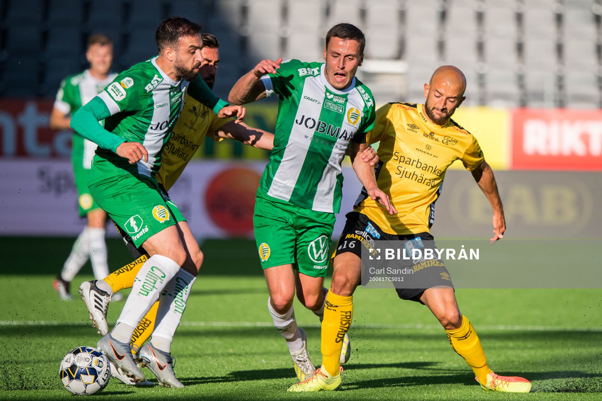 Hammarbys Abdul Khalili och Jeppe Andersen mot Elfsborgs