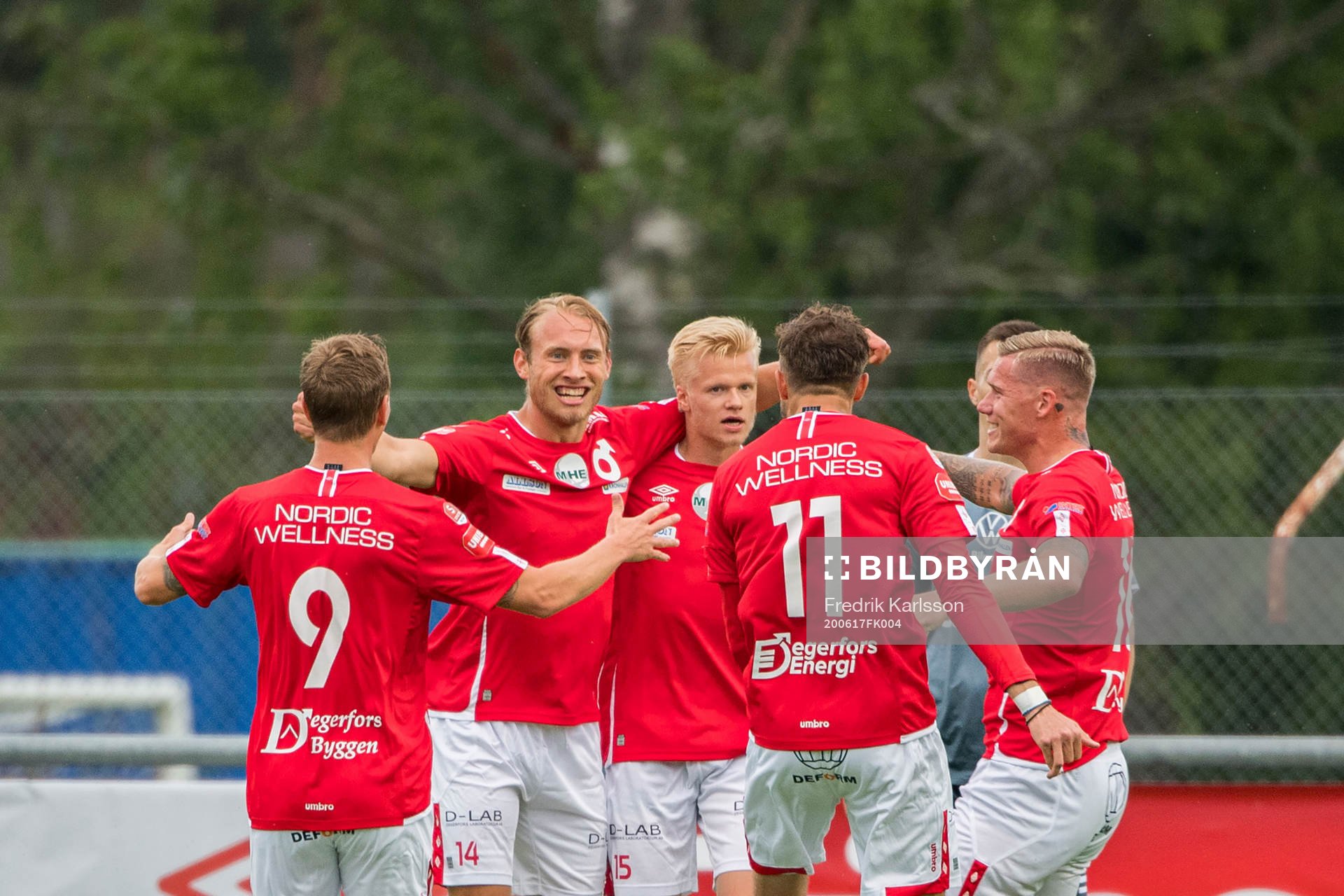 Degerfors Mattias Özgun och Axel Lindahl jublar