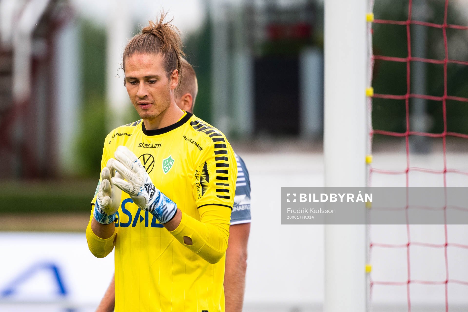 Brages målvakt Adrian Engdahl deppar