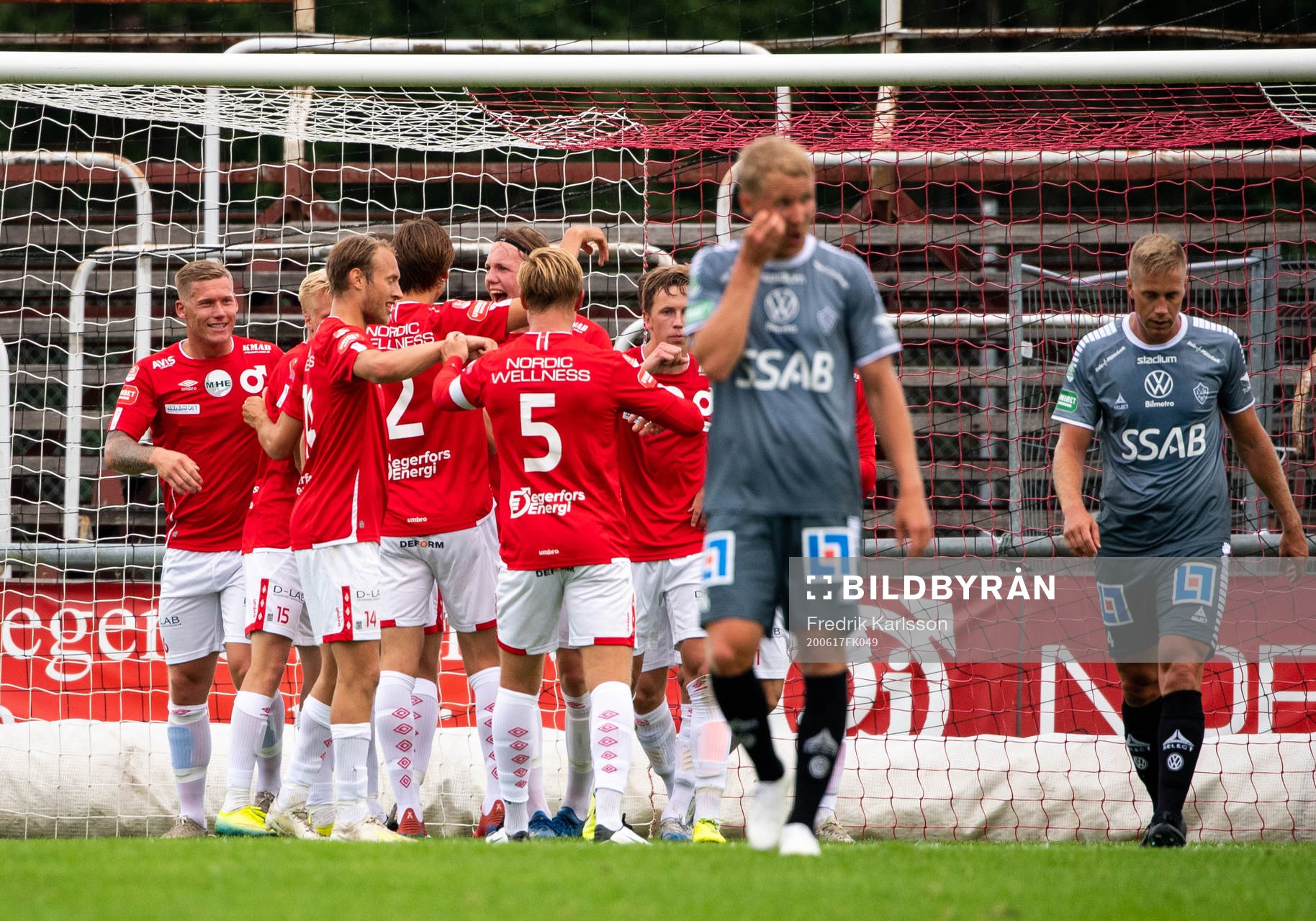 Degerfors spelare jublar