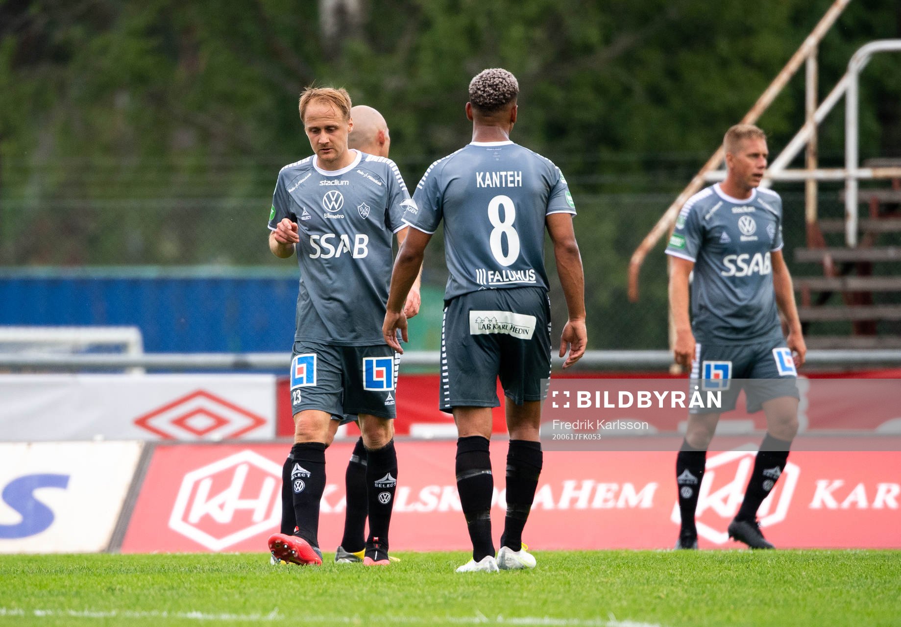 Brages Oscar Lundin deppar med lagkamrater