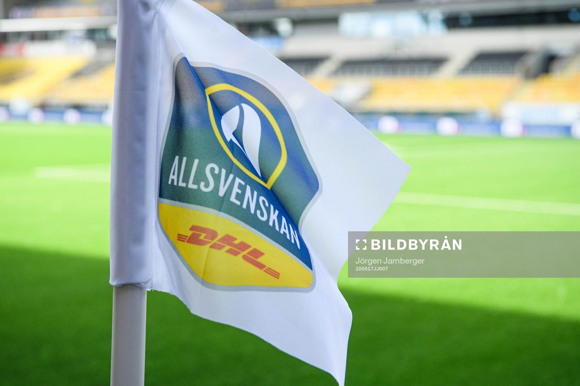 Hörnflagga med DHL och Alsvenskans logga