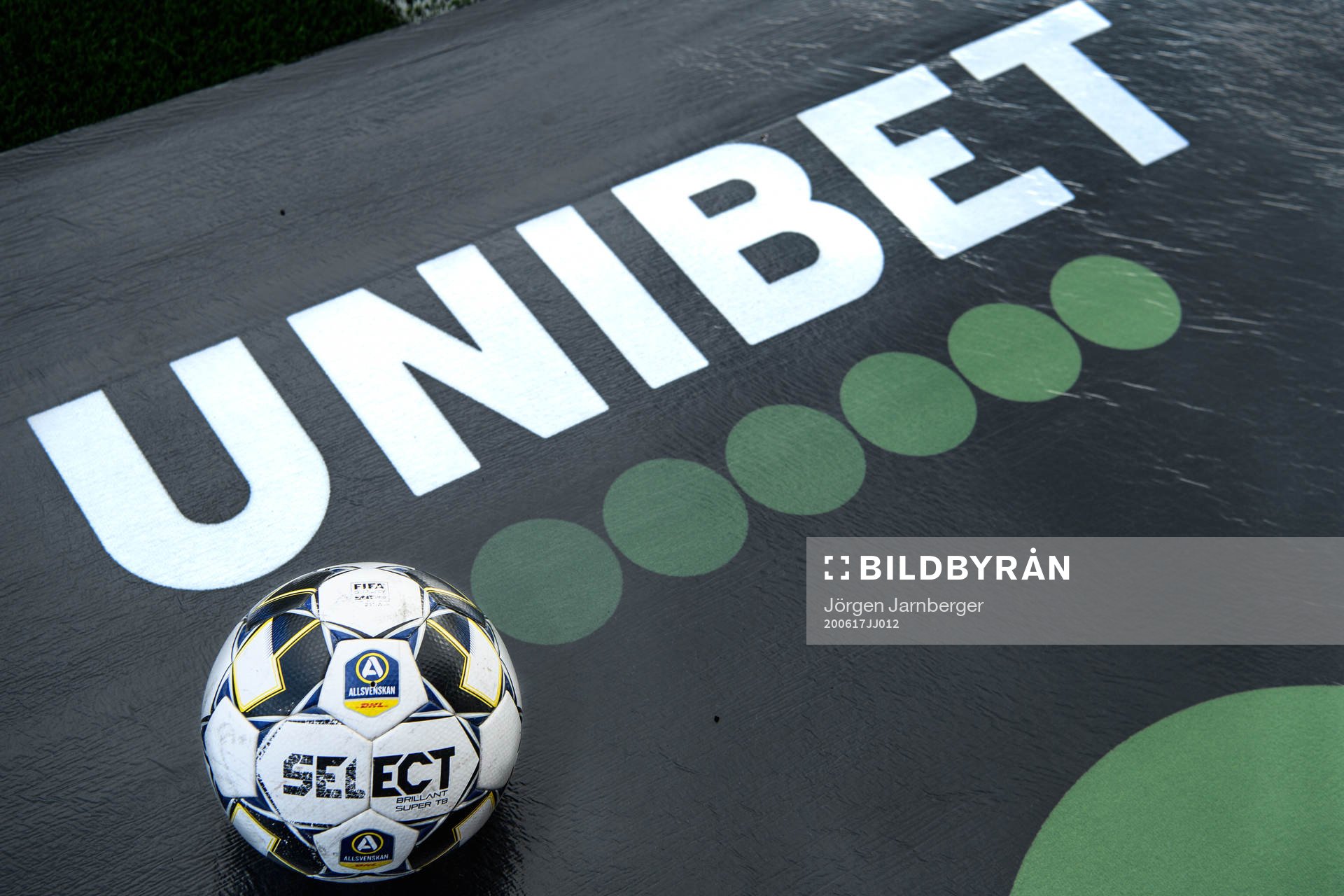 Unibets logga och matchboll