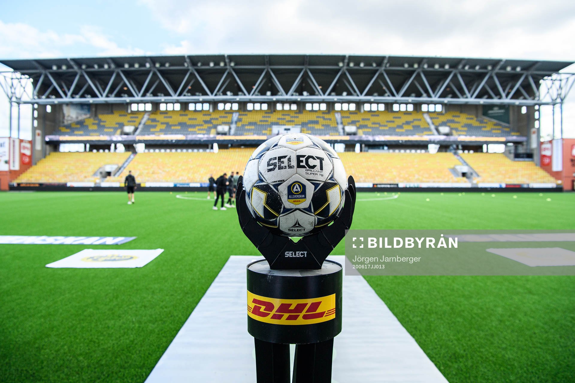 DHL logga och matchboll