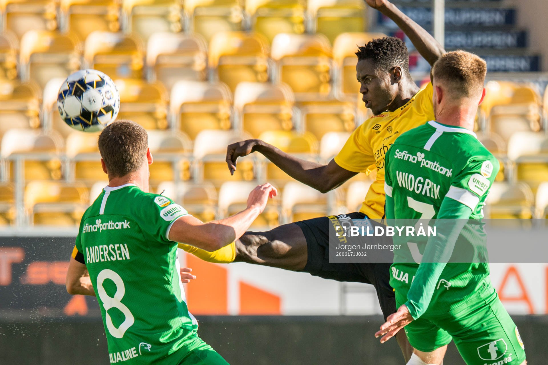 Elfsborgs Joseph Okumu mot Hammarbys Jeppe Andersen och