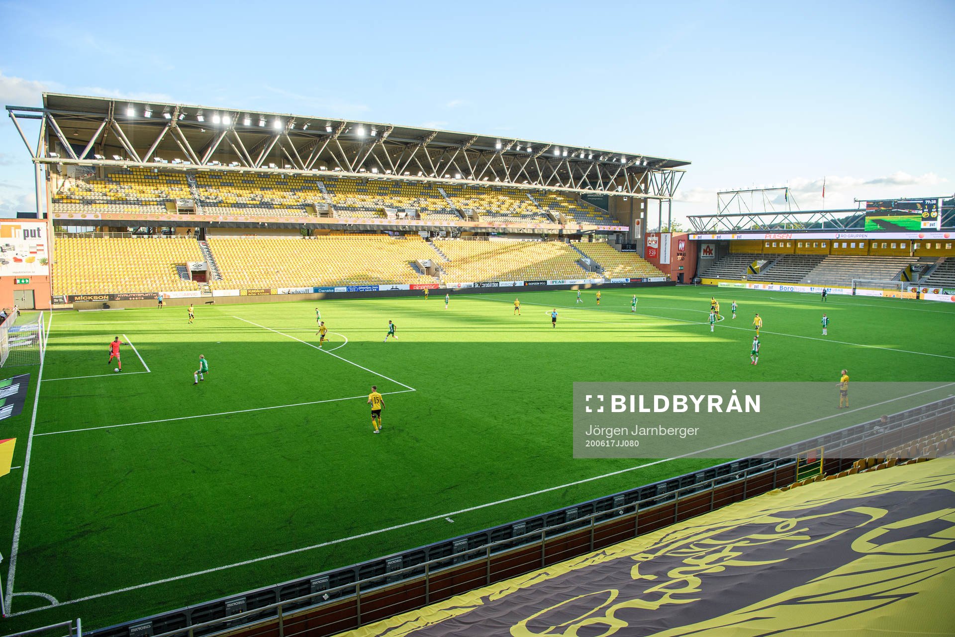 Översiktsbild på Borås arena med tomma läktare