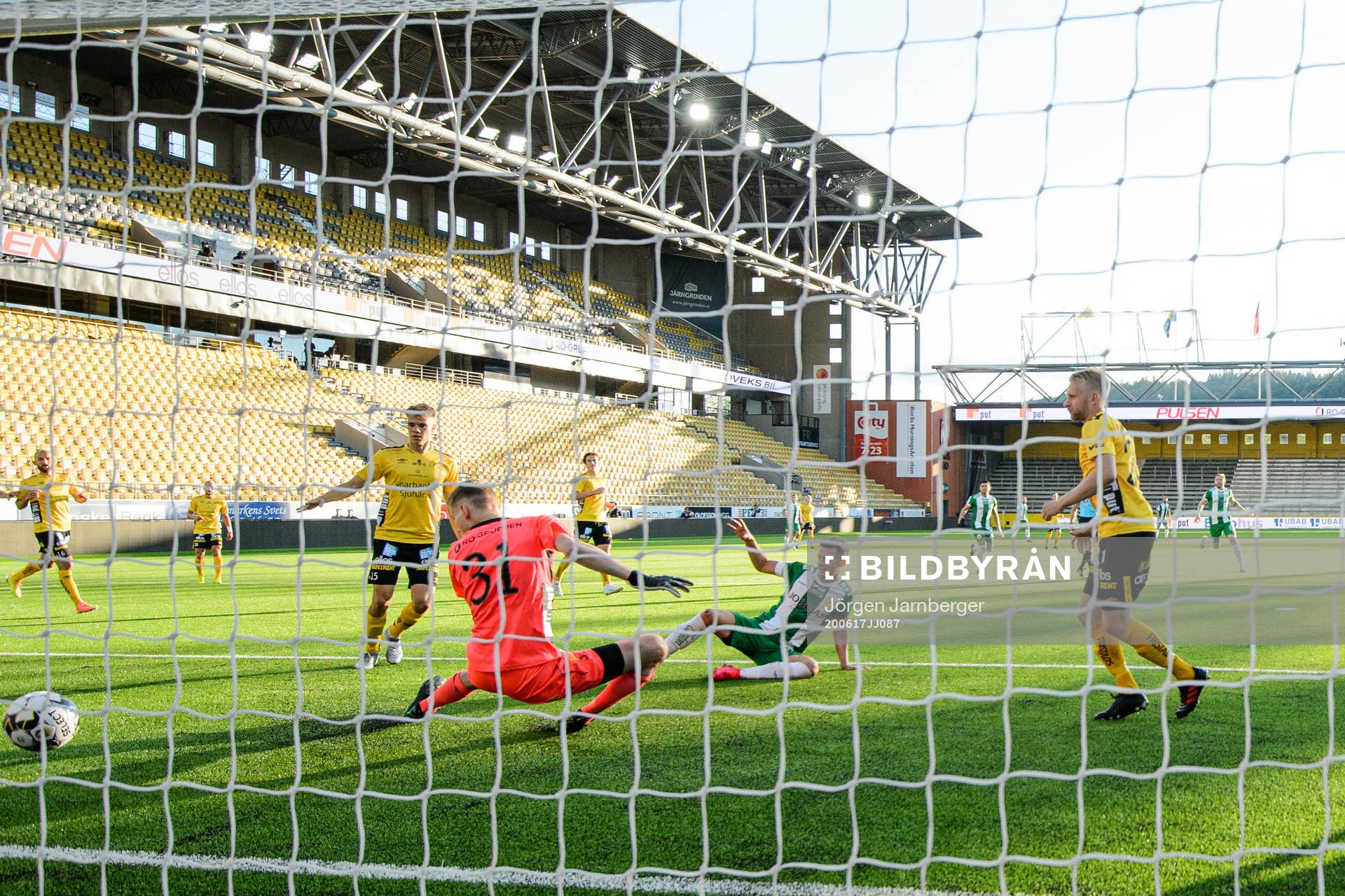 Hammarbys Alexander Kacaniklic gör 1-2