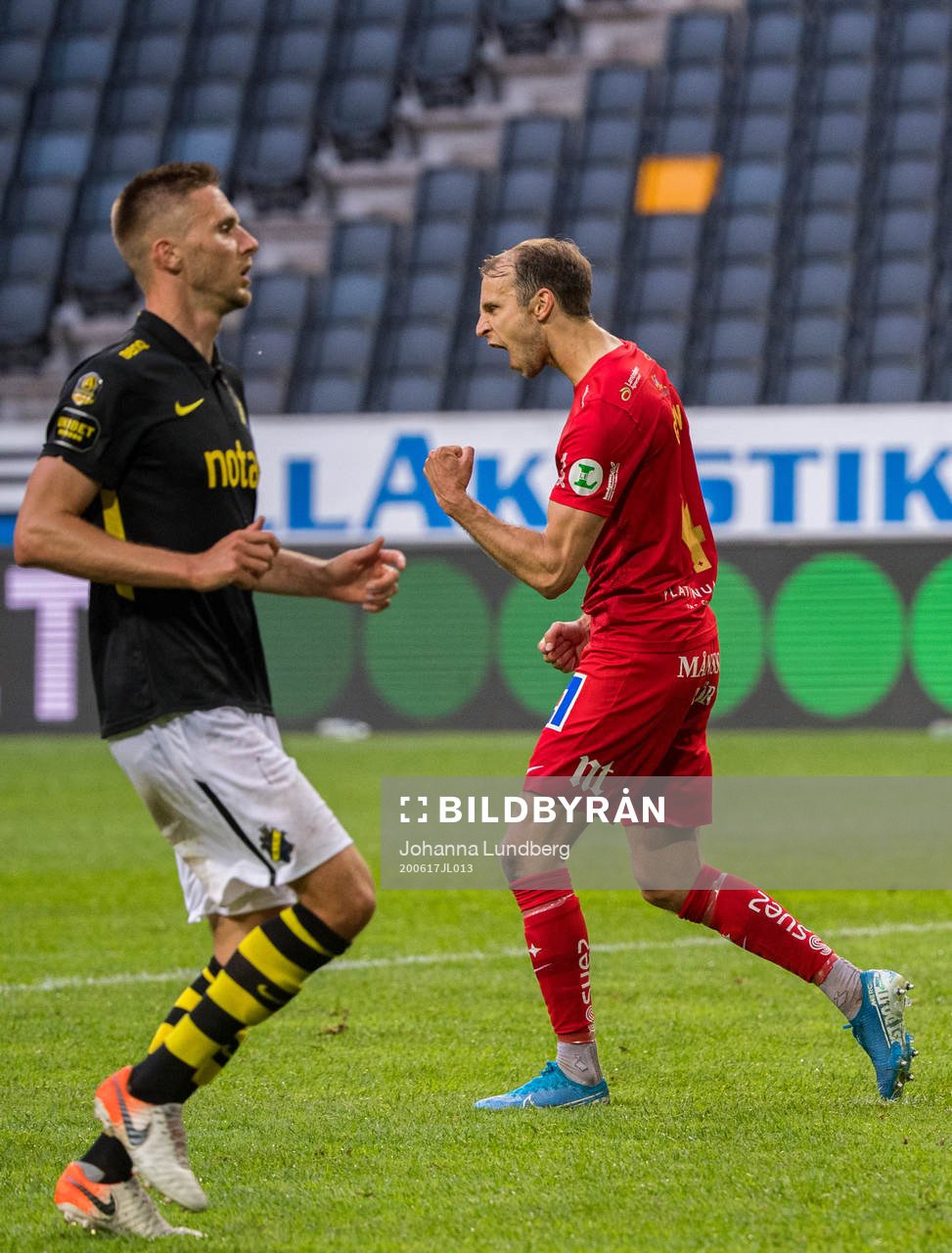 IFK Norrköpings Lars Krogh Gerson jublar