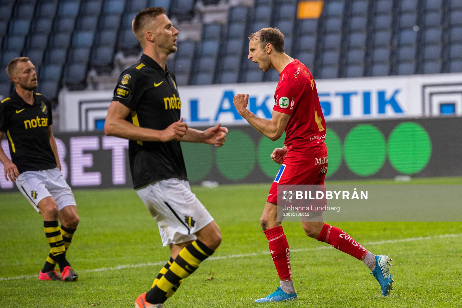 IFK Norrköpings Lars Krogh Gerson jublar