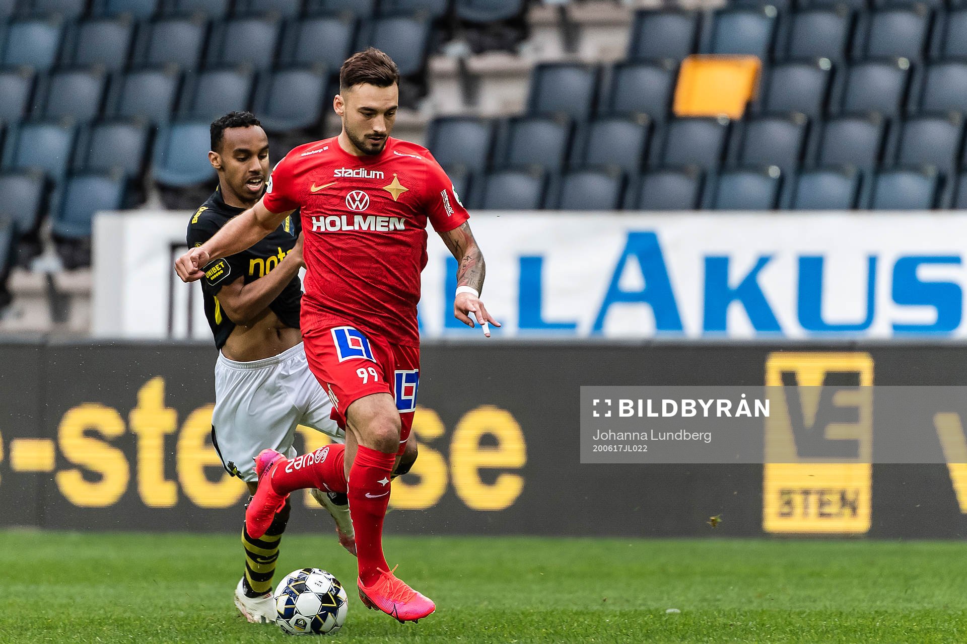 s Bilal Hussein och IFK Norrköpings Sead Haksabanovic