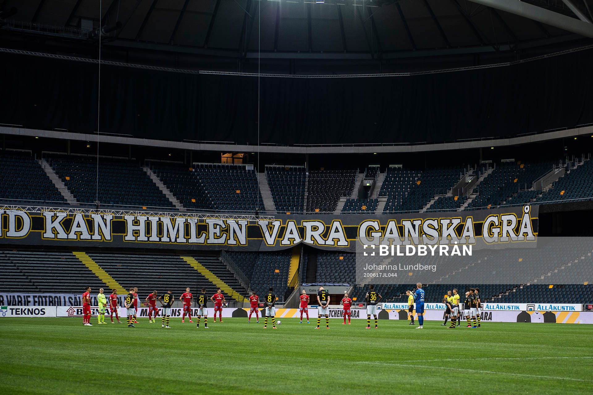En tyst minut till minne av alla som drabbats av Covid-19