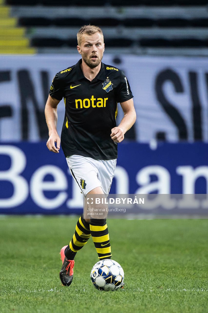 s Sebastian Larsson