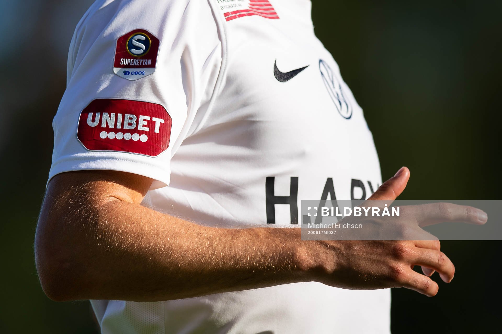 Unibet logo på Örgrytes Daniel Paulsons matchtröja