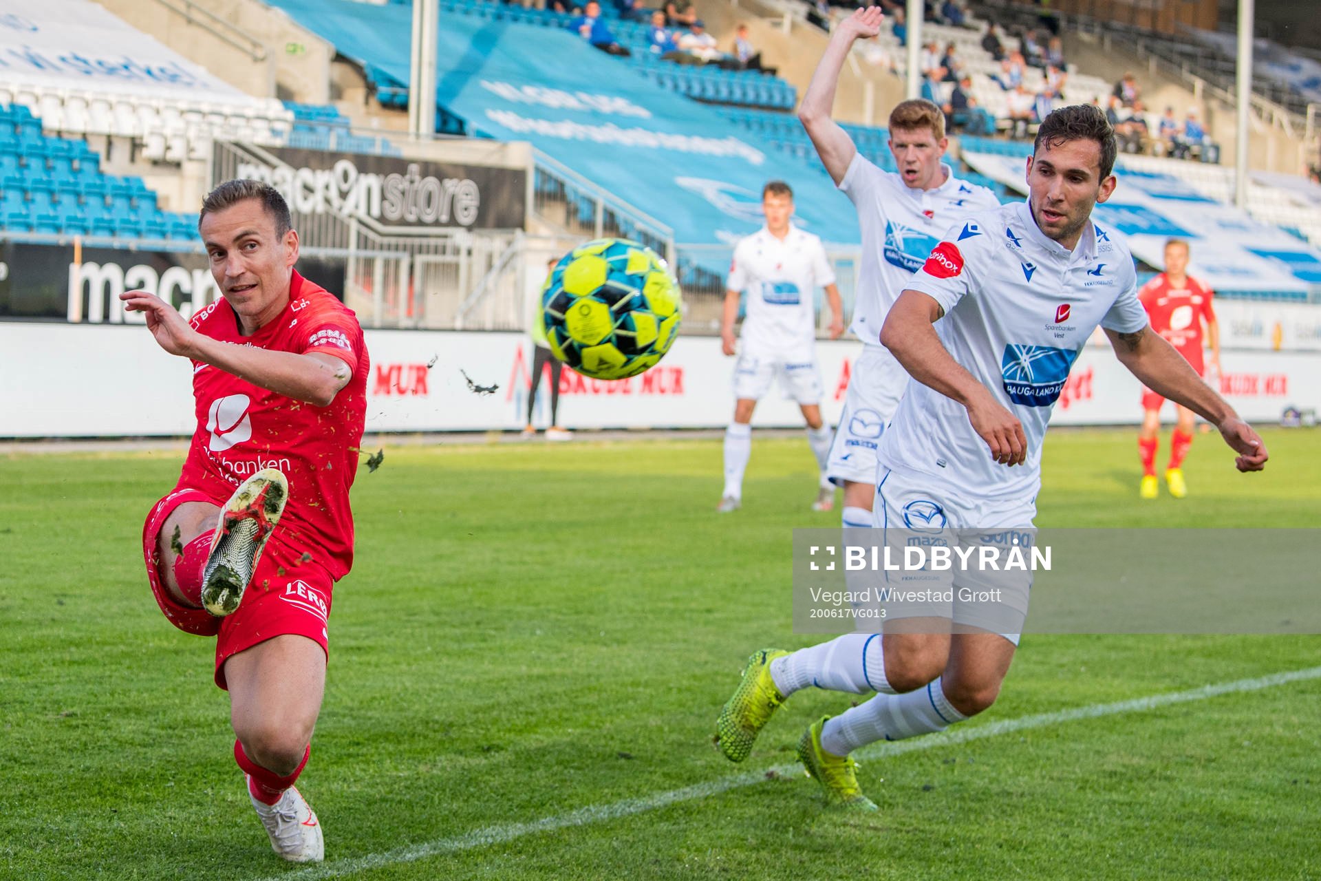 Amer Ordagic of Brann and Niklas Sandberg of Haugesund during the Eliteserien football match between Haugesund and Brann on June 17, 2020 in Haugesund.
